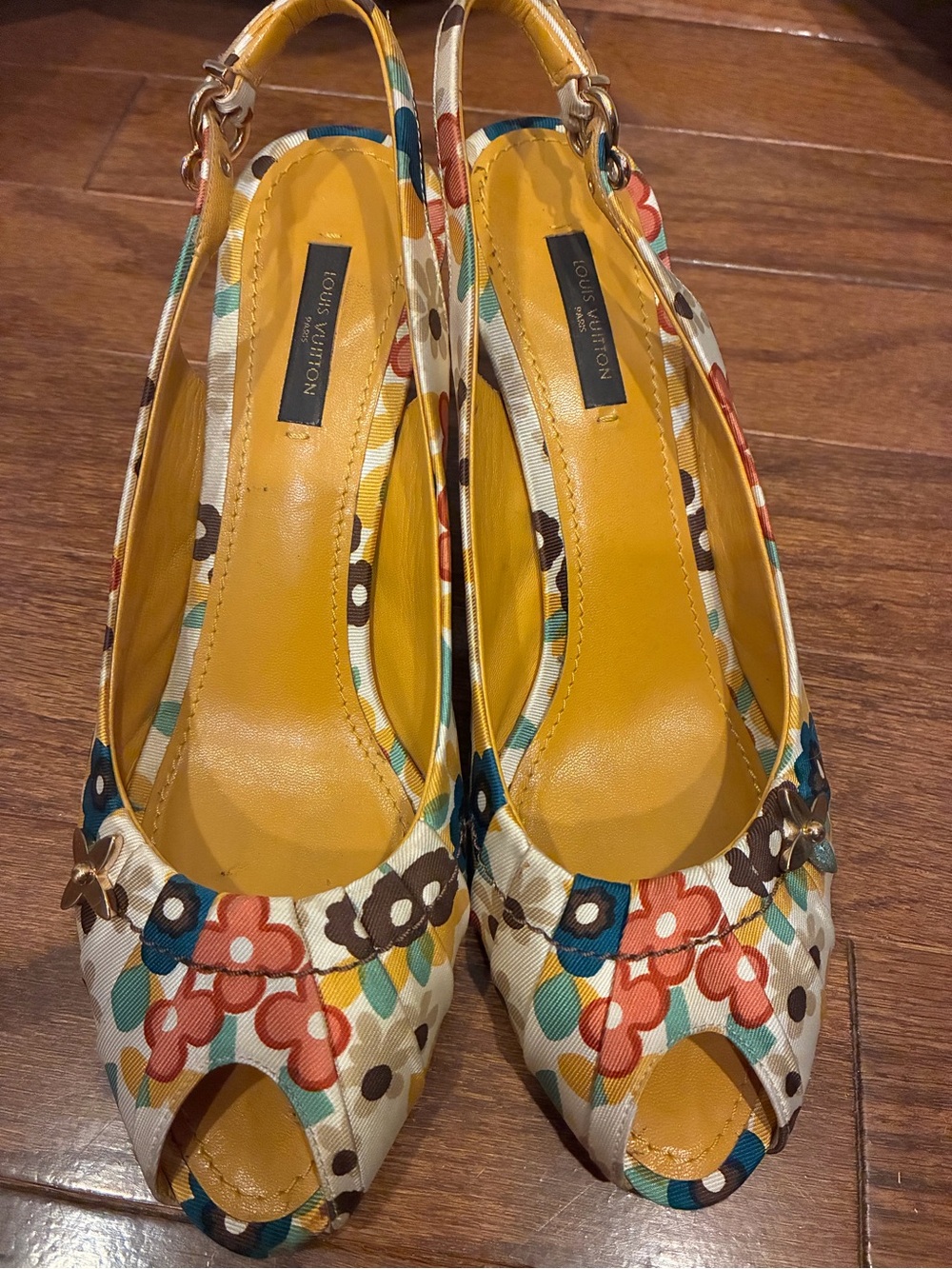 Louis Vuitton Multicolor Floral Peep-Toe Slingback Mules. Size39.